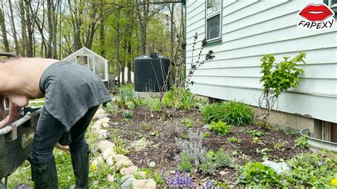 THE NAKED GARDENER (@thenakedgardener